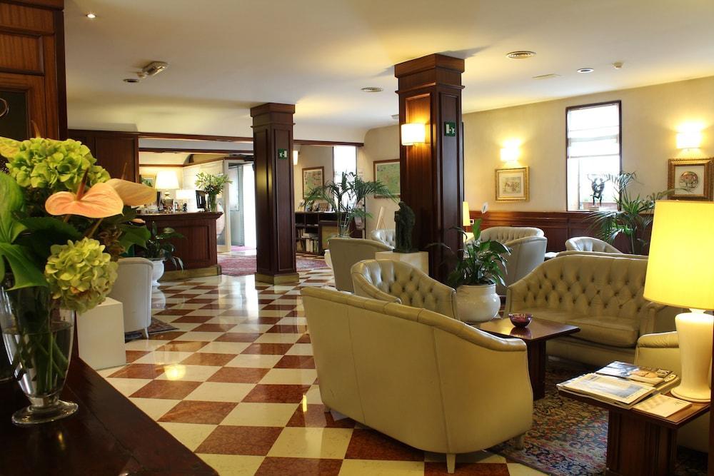 Hotel Alla Torre กัสเตลฟรันโก เวเนโต ภายนอก รูปภาพ
