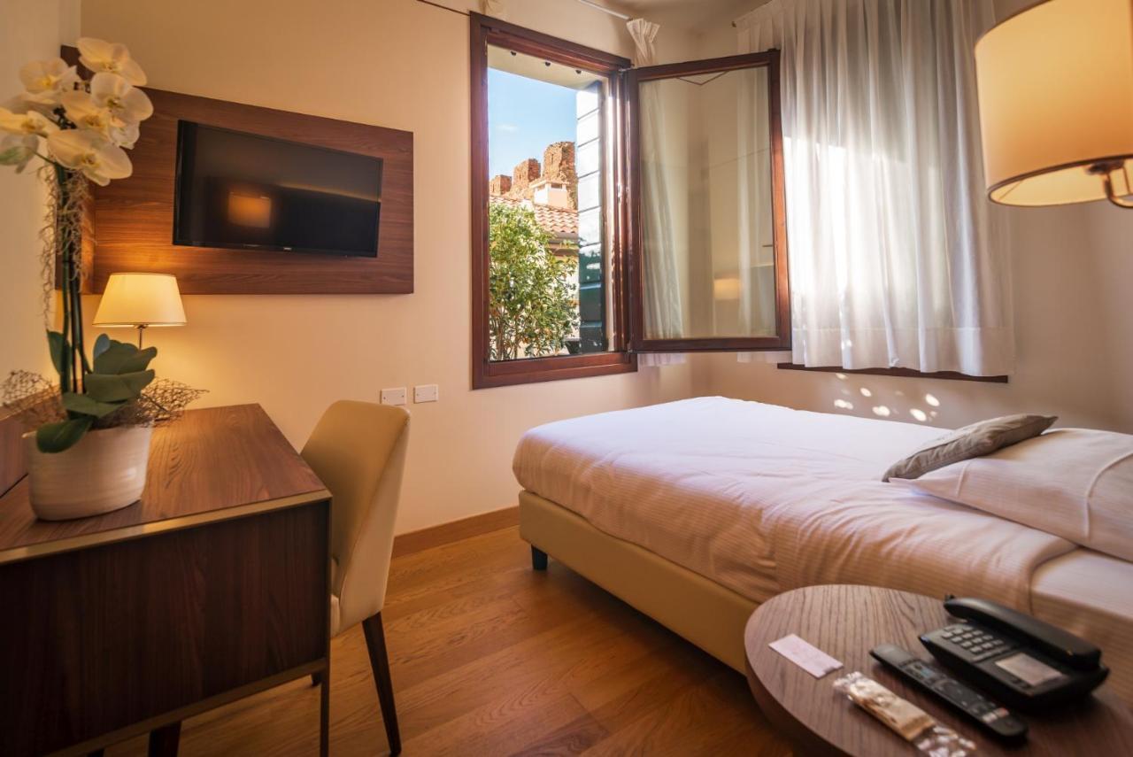 Hotel Alla Torre กัสเตลฟรันโก เวเนโต ภายนอก รูปภาพ